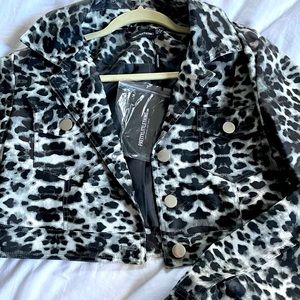 Faux leather leopard crop jacket